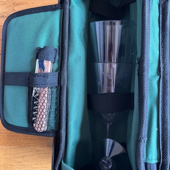 PICNIC Insulated Wine Glass Set Corkscrew Napkin Stopper - Picture 3 of 4